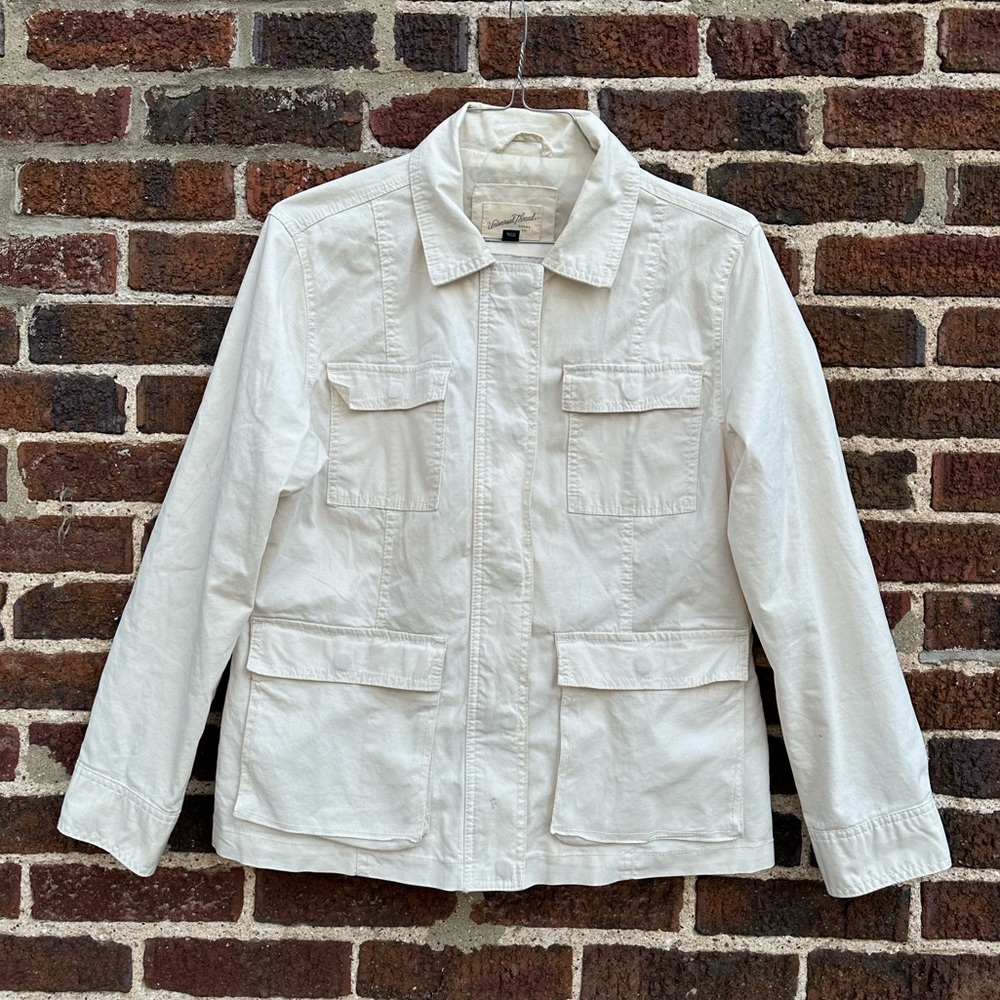 Target Universal Thread white collared utility jacket (size medium) with POCKETS